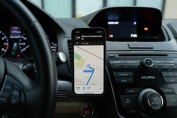 Comment les entreprises de transport peuvent-elles optimiser leur flotte avec des technologies GPS avancées?