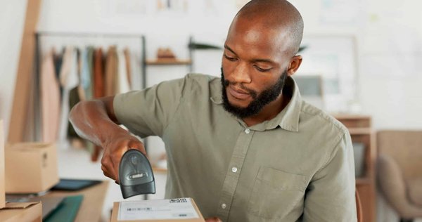 Quelles méthodes de gestion des stocks peuvent être utilisées par les entreprises de commerce en ligne pour minimiser les pertes?